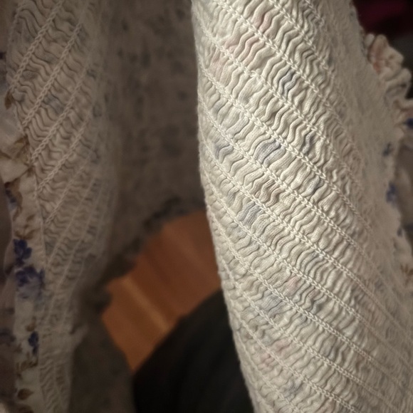 Ellsworth +Ivey Cropped Floral Blouse - Picture 2 of 4